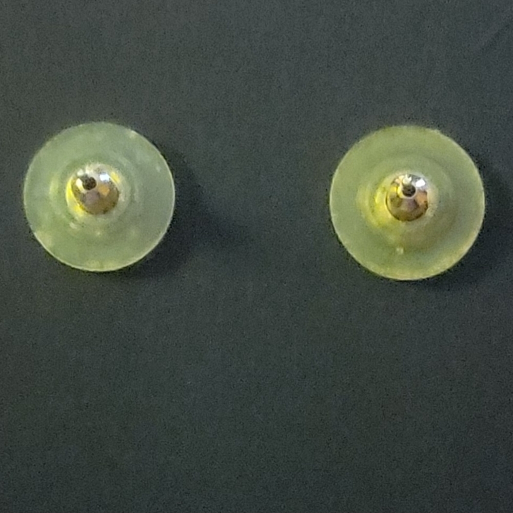 Elegant Vintage Richelieu Black Circle and Gold Tone Pierced Earrings - Picture 4 of 4